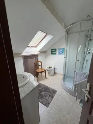 Salle de bains dans l'établissement Chez mémé
