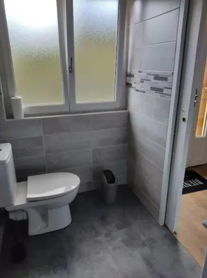 Salle de bains dans l'établissement Gite de caractère au coeur de la Chaine des Puys