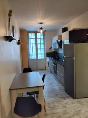 Cuisine ou kitchenette dans l'établissement Le thermal