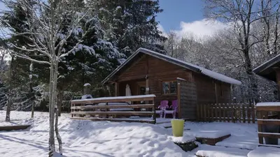 L'établissement Camping & Chalets La Santoire en hiver