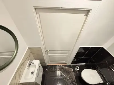 Salle de bains dans l'établissement Appartement 2 Climatisé confortable et charmant ,terrasse et vue sur le jardin au rdc