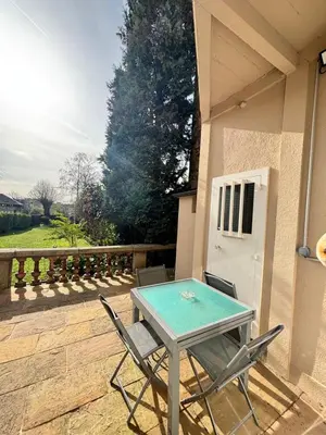 Balcon ou terrasse dans l'établissement Appartement 2 Climatisé confortable et charmant ,terrasse et vue sur le jardin au rdc