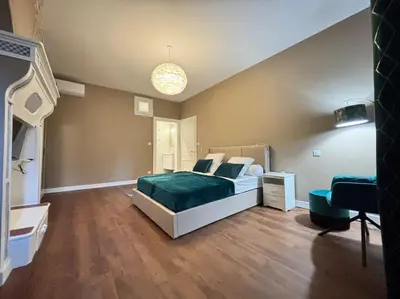 Un ou plusieurs lits dans un hébergement de l'établissement Appartement 5 Climatisé confort moderne dans un t2 chaleureux