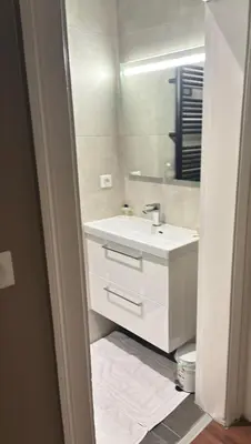 Salle de bains dans l'établissement Appartement 5 Climatisé confort moderne dans un t2 chaleureux