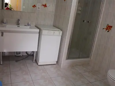 Salle de bains dans l'établissement Gîte douillet 4 pers. avec jardin et terrasse - FR-1-616-392