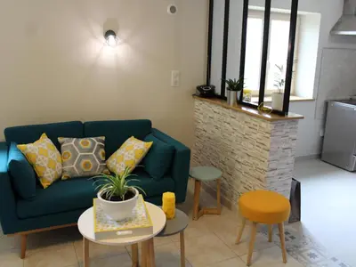 Coin salon dans l'établissement Gîte douillet 4 pers. avec jardin et terrasse - FR-1-616-392