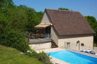 Piscine de l'établissement Maison spacieuse à Loubressac avec piscine privée ou située à proximité