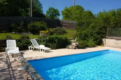 Piscine de l'établissement Maison spacieuse à Loubressac avec piscine privée ou située à proximité