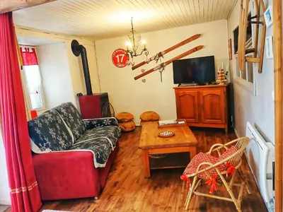 Télévision ou salle de divertissement dans l'établissement Maison proximité station de ski le lioran