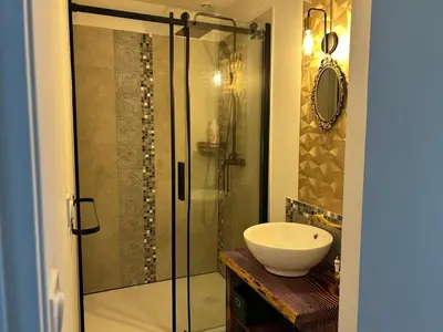 Salle de bains dans l'établissement Paisible MAISON familiale - 4 Chambres - 2 SDB - terrasse et jardin - parking privé - Limoges