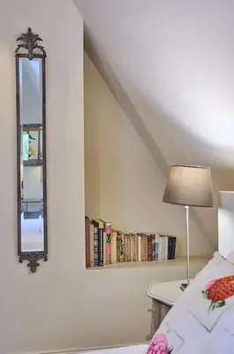 Bibliothèque dans la villa