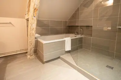 Salle de bains dans l'établissement Maison 5 étoiles luxe 6p piscine privée chauffée Lascaux