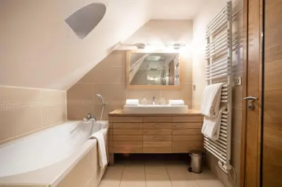 Salle de bains dans l'établissement Maison 5 étoiles luxe 6p piscine privée chauffée Lascaux