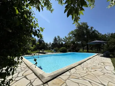 Piscine de l'établissement Gîte de France Tennis 3 épis - Gîte de France 4 personnes MAE-4621 ou située à proximité