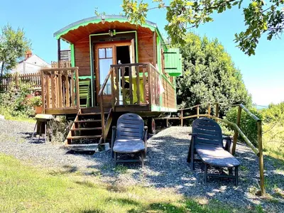 Jardin de l'établissement Gîte de France La roulotte - Gîte de France 4 personnes MAE-4651