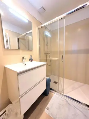 Salle de bains dans l'établissement Gîte de France Chez léon 2 épis - Gîte de France 2 personnes MAE-4661