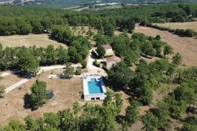Piscine de l'établissement Gîte de Combe Falce ou située à proximité