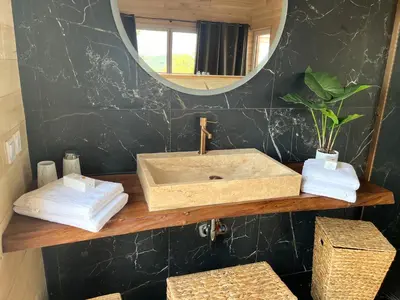 Salle de bains dans l'établissement Cabane de Combe Falce