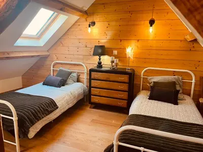 Un ou plusieurs lits dans un hébergement de l'établissement Maison authentique au cœur des montagnes, 8pers
