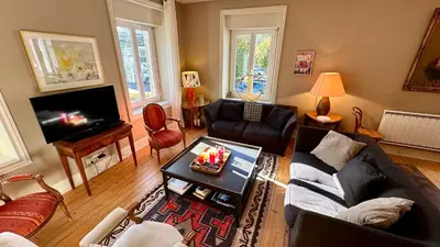 Coin salon dans l'établissement Villa Les Moullières 14pers