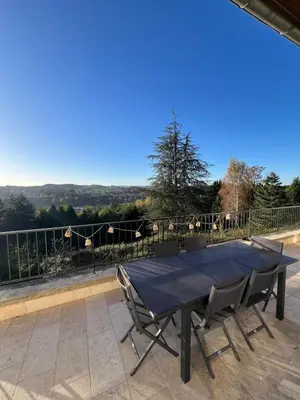 Vue générale sur la montagne ou vue sur la montagne depuis la villa