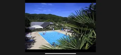 Piscine de l'établissement Chalet climatisé dans un écrin de verdure ou située à proximité