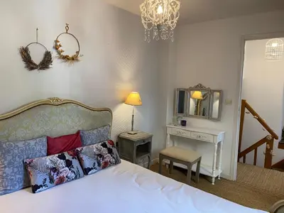 Un ou plusieurs lits dans un hébergement de l'établissement T2 Cosy et Confortable au coeur d'Aubusson