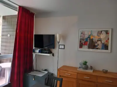 Télévision ou salle de divertissement dans l'établissement L'Accolade
