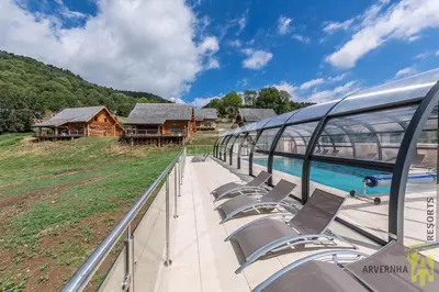 Piscine de l'établissement Chalet de Fougerousse ou située à proximité