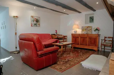 Coin salon dans l'établissement Dordogne - Belle maison pour 8 avec piscine