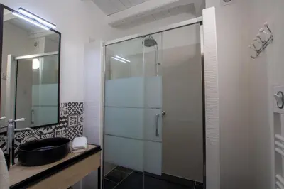 Salle de bains dans l'établissement La bichonelle - marronnier pour 2