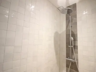 Salle de bains dans l'établissement Appartement T2 Mont-Dore, 4 pers, animaux acceptés - FR-1-608-275