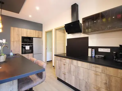 Cuisine ou kitchenette dans l'établissement La Bourboule Appartement T2 avec WiFi près des Thermes - FR-1-608-277