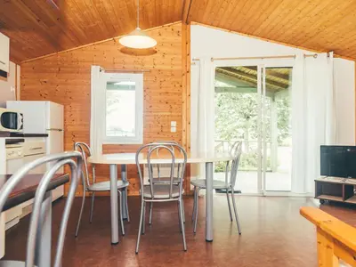 Cuisine ou kitchenette dans l'établissement Holiday Home Les Hameaux de Miel by Interhome