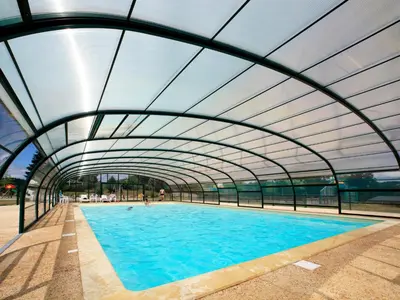 Piscine de l'établissement Holiday Home Les Hameaux de Miel-Chalet 6 pers- by Interhome ou située à proximité