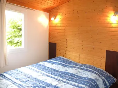 Un ou plusieurs lits dans un hébergement de l'établissement Holiday Home Les Hameaux de Miel-Chalet 6 pers- by Interhome