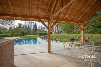 Piscine de l'établissement Maison Léonce Blanc - Prestige in Lubersac ou située à proximité