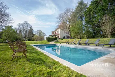 Piscine de l'établissement Maison Léonce Blanc - Prestige in Lubersac ou située à proximité