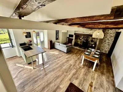 Coin salon dans l'établissement Gîte de France Chez le bassot 3 épis - Gîte de France 6 personnes MAE-1461