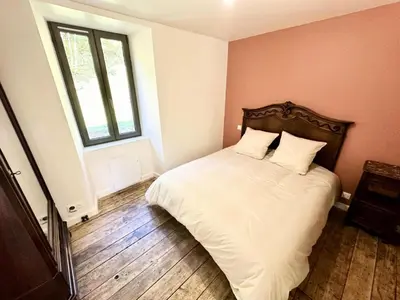 Un ou plusieurs lits dans un hébergement de l'établissement Gîte de France Chez le bassot 3 épis - Gîte de France 6 personnes MAE-1461
