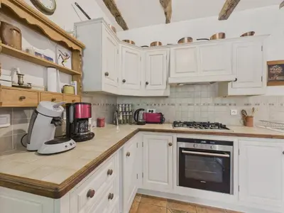 Cuisine ou kitchenette dans l'établissement Salignac-Eyvigues, maison pour 7 avec piscine