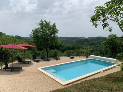 Piscine de l'établissement La bichonelle-chevrefeuille ou située à proximité