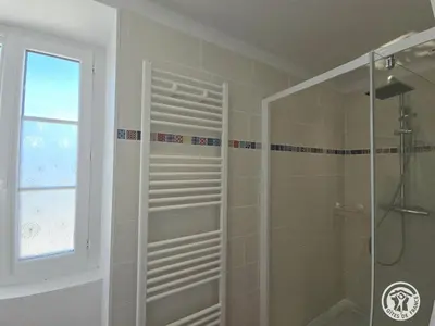 Salle de bains dans l'établissement La maison de pierre