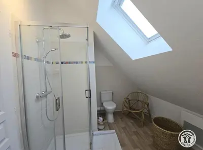 Salle de bains dans l'établissement La maison de pierre