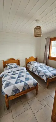 Un ou plusieurs lits dans un hébergement de l'établissement Chalet au cœur d'un magnifique parc arboré - Limousin-Country chalet