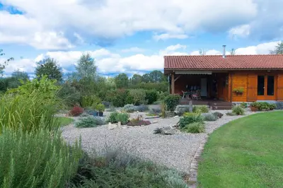 Jardin de l'établissement Chalet au cœur d'un magnifique parc arboré - Limousin-Country chalet