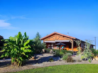 Jardin de l'établissement Chalet au cœur d'un magnifique parc arboré - Limousin-Country chalet