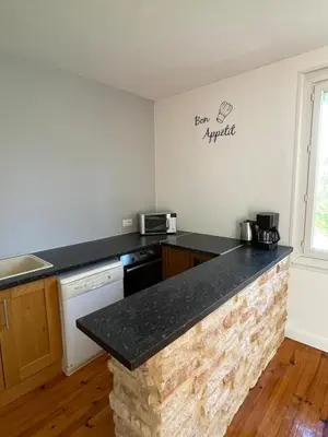 Cuisine ou kitchenette dans l'établissement La Maison Lilas