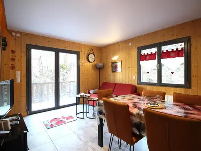 Télévision ou salle de divertissement dans l'établissement Chalet moderne 8 pers au Mont-Dore, terrasse et parking - FR-1-608-281
