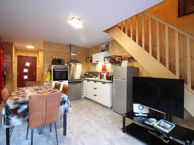 Cuisine ou kitchenette dans l'établissement Chalet moderne 8 pers au Mont-Dore, terrasse et parking - FR-1-608-281